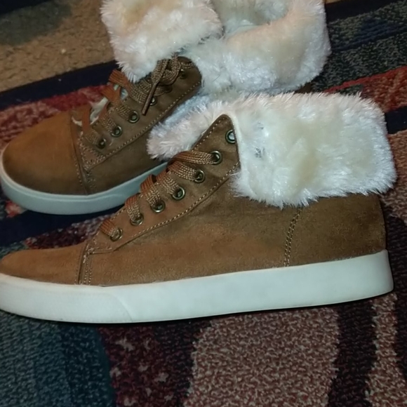 Tan Airwalk Boots - Picture 2 of 6